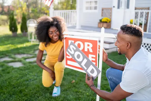 Facts About Selling a House While Living in It